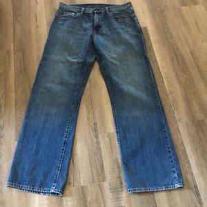 Good quality old navy jeans. Size 34